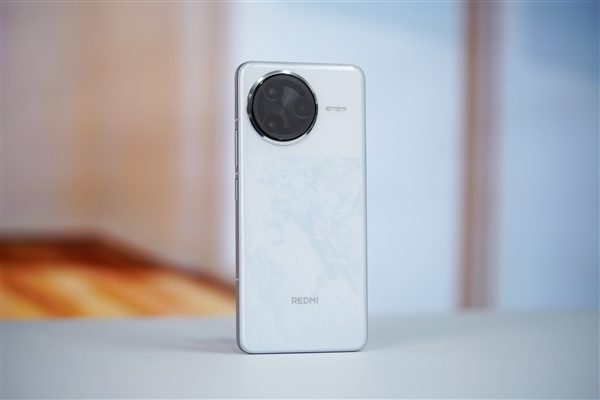 天璣9400+直屏水桶機！REDMI K80至尊版搭載7400mAh電池+120W快充