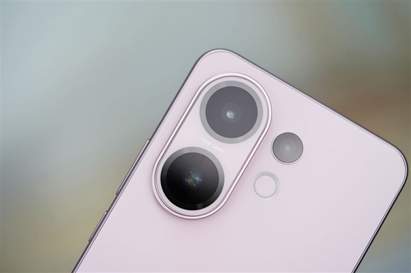 手感絕佳純直屏！vivo S30桃桃粉圖賞