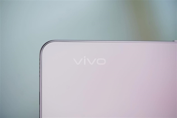 手感絕佳純直屏！vivo S30桃桃粉圖賞