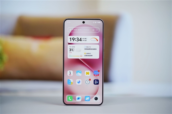 手感絕佳純直屏！vivo S30桃桃粉圖賞
