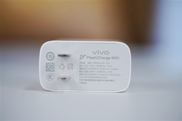 手感絕佳純直屏！vivo S30桃桃粉圖賞