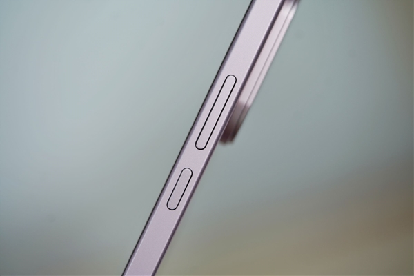 手感絕佳純直屏！vivo S30桃桃粉圖賞