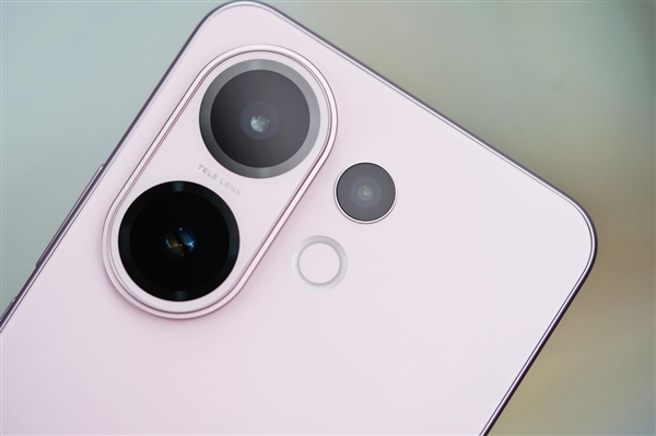 手感絕佳純直屏！vivo S30桃桃粉圖賞