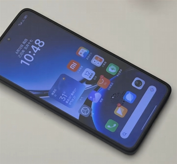 REDMI K80至尊版真機(jī)亮相：超聲波屏幕指紋 大油手秒解鎖