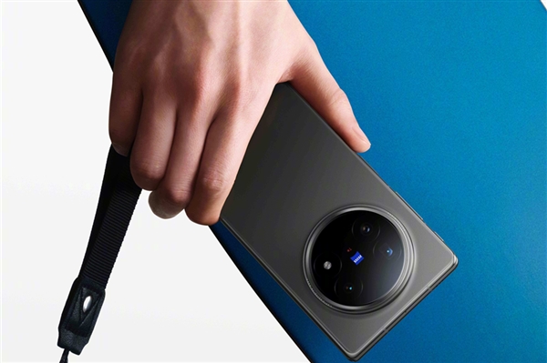217g史上輕大折疊！vivo X Fold5發(fā)布：6999元起
