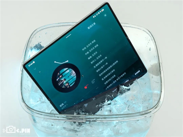 vivo剛出的這臺折疊屏 我愿稱它為“蘋果佳搭子”